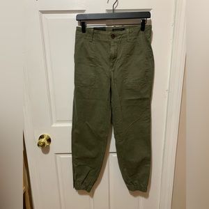 Green Banana republic mid rise chino jogger pant. NWT